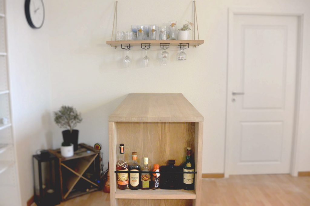 Etagère à verres et bar