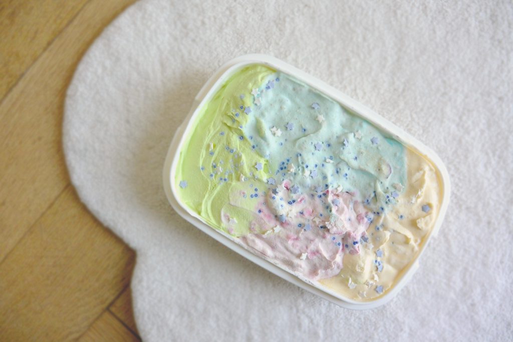 Glace unicorn sortie du frigo