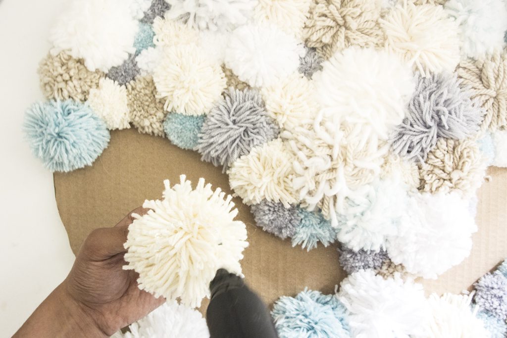 Coller les pompoms